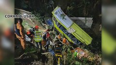 フィリピンで旅客バスが谷に転落　17人死亡、11人負傷| TBS CROSS DIG with Bloomberg