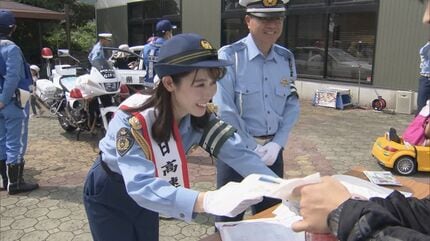 加藤アナが岐阜県警の1日高速隊長に 全席シートベルト着用呼びかけ