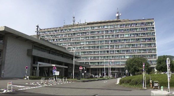 「のどが渇き、我慢できずに飲んでしまった…」飲酒運転で事故起こしたとして長野県職員の68歳男性を懲戒免職処分…車内でアルコール度数25度の220ミリリットル入りの焼酎3本…店舗駐車場に入ろうとしてフェンスに衝突　|　SBC NEWS | 長野のニュース | SBC信越放送
