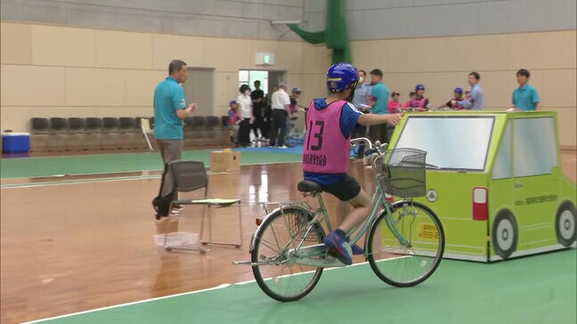 小学生が自転車の運転技術や交通ルールの知識を競う大会開催 自転車絡む事故の約3割が20歳未満|TBS NEWS DIG