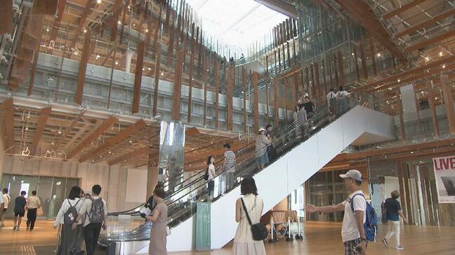 前年比1.5倍!なぜいま人気?アートだけじゃない!涼しくて快適、親子で楽しめる富山市ガラス美術館の魅力|TBS NEWS DIG