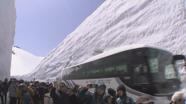 雪の大谷に「アメイジング」 GW終盤…行楽日和に世界有数の観光地、立山黒部アルペンルートでにぎわい 富山|TBS NEWS DIG