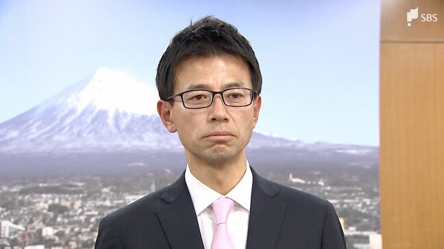 「子ども世代にきちんとした町を残す」富士市長選・初当選の元中学教諭、金指祐樹氏に当選証書 =静岡|TBS NEWS DIG