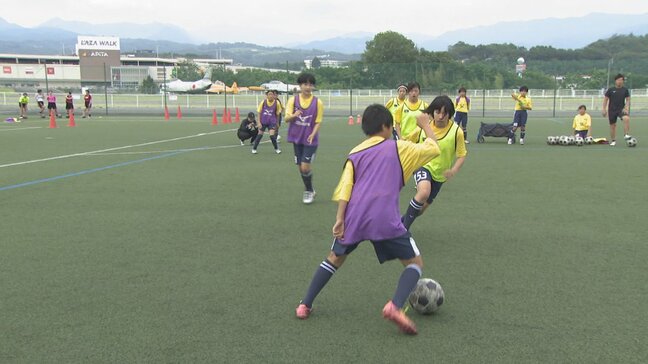 「サッカーを辞めてしまう人が多い」県内初の中学女子サッカー部　女子選手の受け皿拡大へ　山梨・日本航空中学校|TBS NEWS DIG