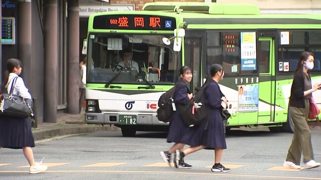 10月に入り、登校する高校生などの服装が秋の装いに　盛岡市|TBS NEWS DIG