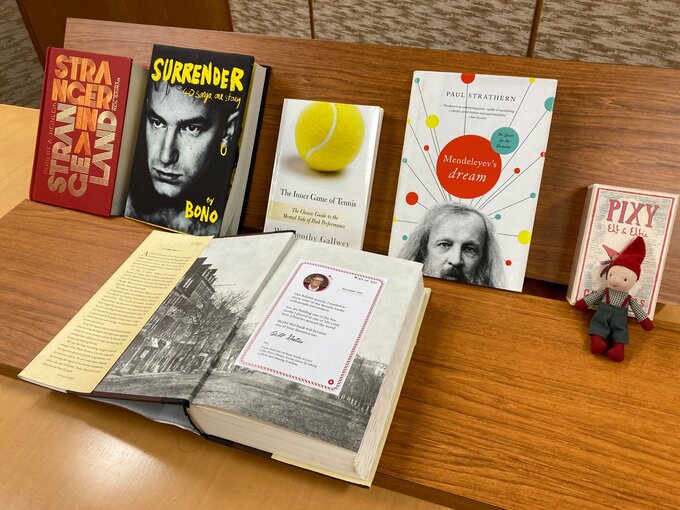 世界100か所の図書館に置かれた…ビル・ゲイツ氏「人生で読んだ最高の本5冊」日本では「京都府立植物園の屋外図書館」と判明　関係者ら本整理中に発見　5月20日から展示|TBS NEWS DIG