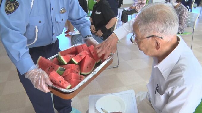運転前に「スイカ」を食べて熱中症での交通事故を防ごう…警察が〝ユニーク講習会〟開く　島根・益田市　|　BSSニュース | BSS山陰放送