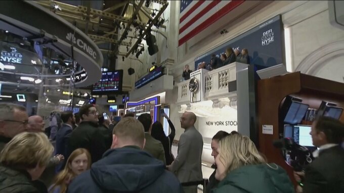 NY株一時700ドル近い下落　経営難の「クレディ・スイス」株価が欧州市場で安値更新し銀行株中心に値下がり|TBS NEWS DIG