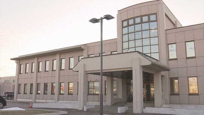 「言動に不満を募らせた…」50代の男性受刑者を殴り・蹴る　50代の受刑者の男を「傷害の疑い」で書類送検　青森刑務所　|　青森のニュース│ATV NEWS│青森テレビ