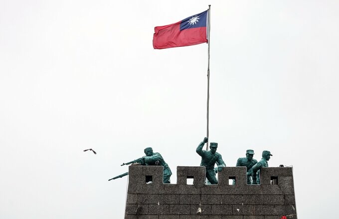 トランプ氏とゼレンスキー氏の衝突、台湾に対米政策の再考迫る