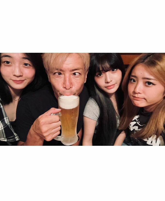 つるの剛士さん　娘３姉妹との「家族ショット」公開　「パパ幸せいっぱいですね」　ファン反響|TBS NEWS DIG