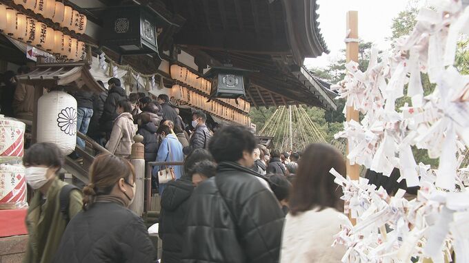 3年ぶり行動制限のない新年で初詣は長蛇の列 新たな年に何を願う？　|　石川県のニュース｜MRO北陸放送