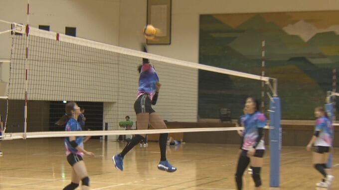 「全部勝つという気持ちで」悲願のCS出場へ…ホーム開催、岡山戦に向け意気込み　バレーボールSVリーグ女子・富山|TBS NEWS DIG