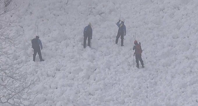 新潟・妙高市の斑尾高原スキー場で雪崩　5人巻き込まれ親子ら4人重軽傷　警察と消防が1日朝から他に巻き込まれた人がいないか捜索実施|TBS NEWS DIG