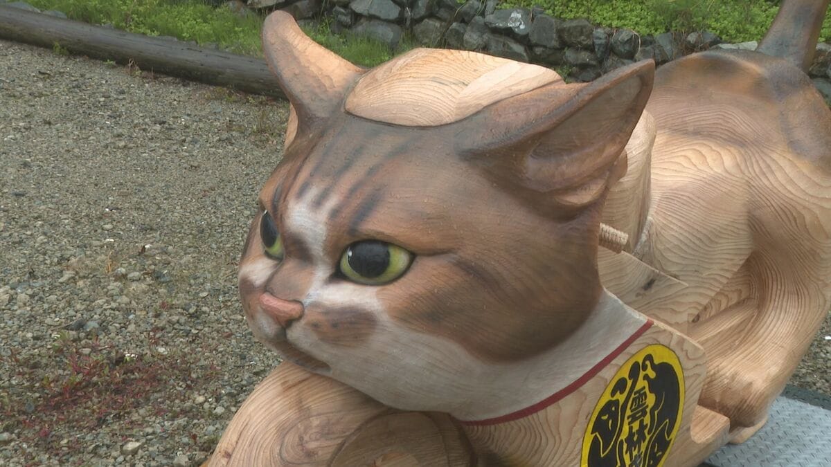 バイク並べて写真を」レーシングマシン風 「猫寺」に新たな