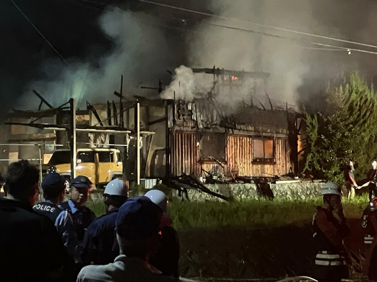 平屋の家が燃えている」住宅1棟を全焼する火事 住人は無事 愛媛・松山