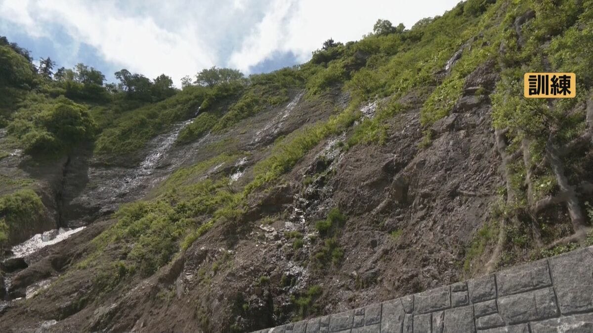 標高1400メートルで車が落石に巻き込まれたら… ｢白山白川郷ホワイトロード｣今シーズンの開通を前に事故対応訓練 警察･消防などが手順確認