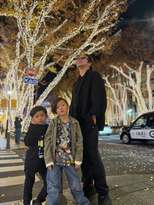 【 中村獅童 】 「イルミネーションの季節 終演後にお散歩」 親子ショットにファン反響 「素敵な ご家族」|TBS NEWS DIG