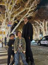 【 中村獅童 】 「イルミネーションの季節　終演後にお散歩」　親子ショットにファン反響　「素敵な　ご家族」|TBS NEWS DIG