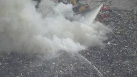 ｢野積みの金属スクラップが燃えている｣ 大同特殊鋼 工場敷地内で火事 12時間以上経過も鎮火せず… 愛知･東海市|TBS NEWS DIG