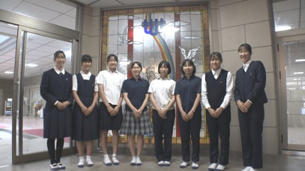 純心の制服に「スラックス」追加 伝統のジャンパースカートとの