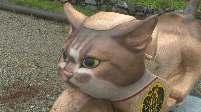 「バイク並べて写真を」レーシングマシン風　「猫寺」に新たなチェーンソーアート　|TBS NEWS DIG