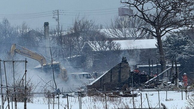 「向いの家が燃えている」未明の住宅火災で6棟が焼損　住民20人が避難　逃げ遅れやけが人の情報なし　北海道石狩市|TBS NEWS DIG