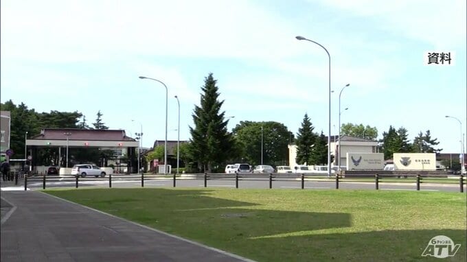 44歳の男性作業員が高さ約4.5ｍの足場から落下　腰や太ももなどの骨を折るけが　航空自衛隊三沢基地内の格納庫で作業事故　|　青森のニュース│ATV NEWS│青森テレビ