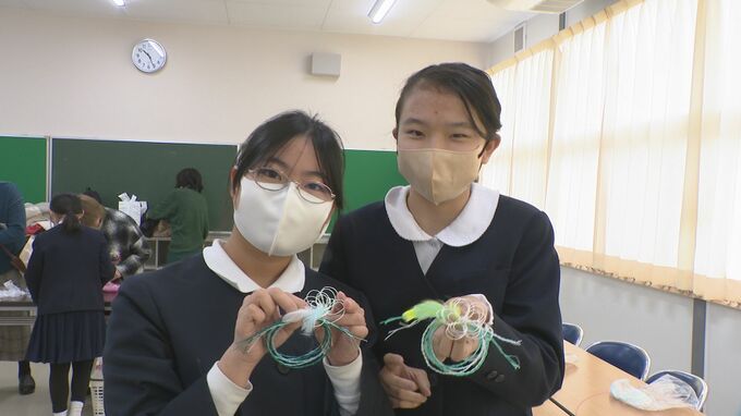 金沢伝統の“水引” 6年生の児童たちが卒業式に向けコサージュ作りを体験　|　石川県のニュース｜MRO北陸放送