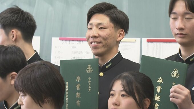 「一緒に卒業できたのがとてもうれしかった」西武ライオンズ入団の成田晴風投手が高校卒業　明日にも球団の寮に戻り「公式戦の開幕」に備える　|　青森のニュース│ATV NEWS│青森テレビ