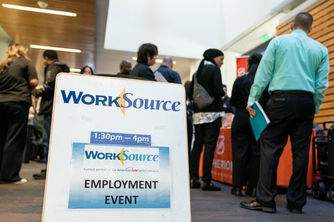 米民間雇用者、予想上回る6万2000人増加－労働市場の安定化示唆