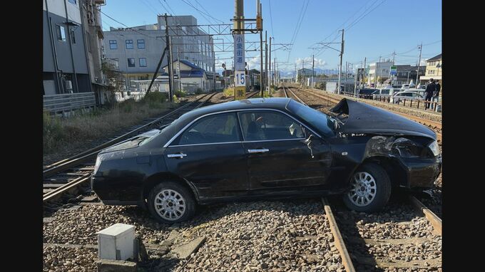「警報機の音に気付かなかった」71歳男性の車 踏切内で電車と衝突　あわせて3人を病院に搬送　富山・滑川市　|　富山のニュース｜天気・防災｜チューリップテレビ