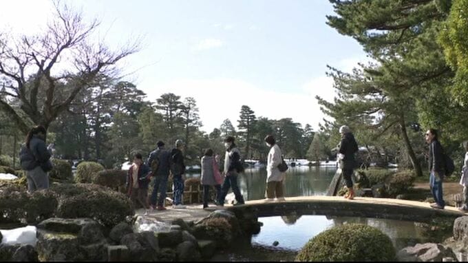 金沢や輪島で今年一番の暖かさ 4月上旬並み 「兼六園」雪残る中、梅ほころぶ|TBS NEWS DIG