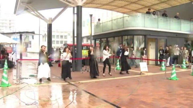 松山の新スポット「松山市駅前広場」オープンイベント最終日 雨の中でもステージやキッチンカーに活気|TBS NEWS DIG