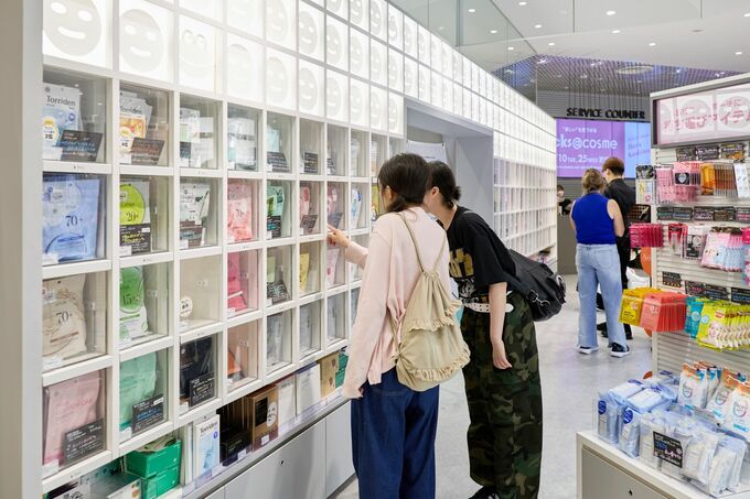 消費者物価は伸び鈍化も日銀目標2%超え続く､年内利上げ観測の支え