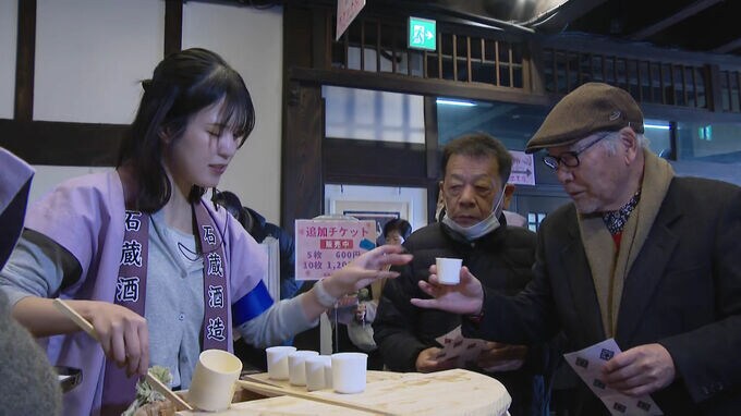 しぼりたての新酒を飲み比べ　”博多百年蔵”で酒蔵開き　福岡市唯一の造り酒屋「石蔵酒造」　|　福岡のニュース｜RKB NEWS｜RKB毎日放送