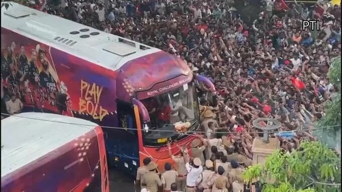 インド クリケット優勝を祝いファン殺到 少なくとも11人死亡|TBS NEWS DIG