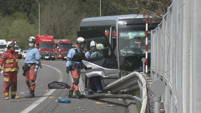 磐越自動車道で高校生乗るマイクロバスが事故　１人死亡　２６人重軽傷　中央分離帯を越えて反対車線に投げ出されたか|TBS NEWS DIG
