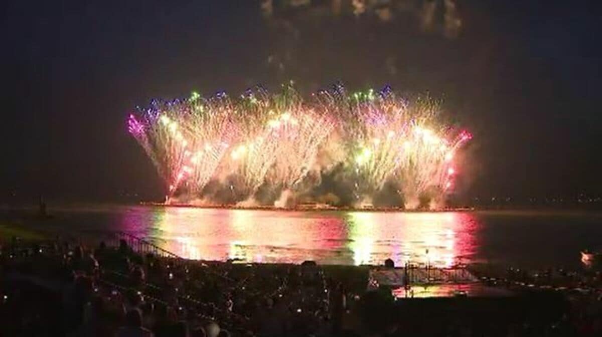 お急ぎ下さい 諏訪湖祭湖上花火大会 チケット2枚 ◉コメントと