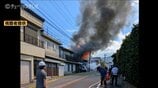 火元は「1階勝手口付近」と判明【実況見分】店舗住宅など4棟焼失の火事、 約165平米が全焼もけが人なし 富山・黒部市 | 富山のニュース|天気・防災|チューリップテレビ