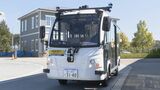 自動運転バスが公園内を約4キロ走行する実証実験　車体のセンサーで落下物や障害物を検知して回避|TBS NEWS DIG