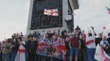 イギリス・ロンドン中心部で「反移民・反ムスリム」の大規模集会 極右活動家が呼びかけ11万人以上参加 銃撃で死亡したアメリカの保守系活動家カーク氏の写真も|TBS NEWS DIG