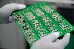 半導体株ラリーに個人投資家が一転参戦、出遅れ挽回か高値づかみか| TBS CROSS DIG with Bloomberg
