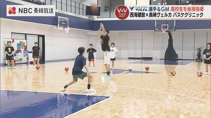 ヴェルカの選手らが高校生に直接バスケットボール指導 ドリブルの極意