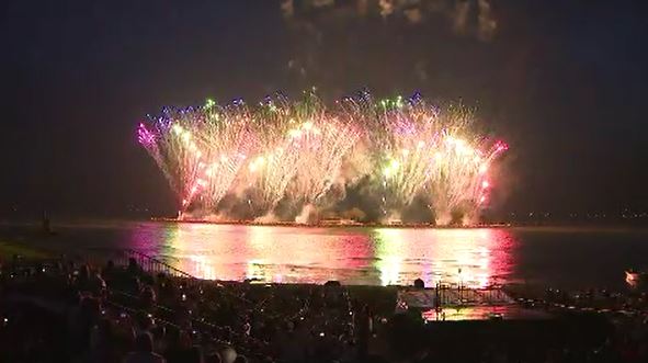 まもなく諏訪湖の湖上花火大会開幕　開場と同時にダッシュする人も…　見物客で昼間からにぎわい　|　SBC NEWS | 長野のニュース | SBC信越放送