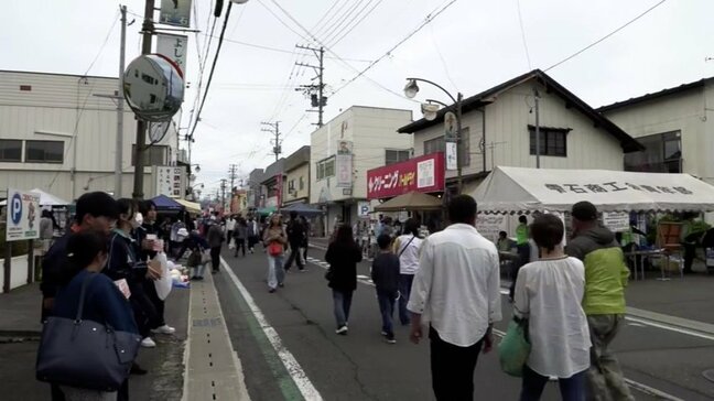 大粒のカキが入った魚介汁に長い列 雫石町よしゃれ通りで元祖軽トラ市 岩手|TBS NEWS DIG