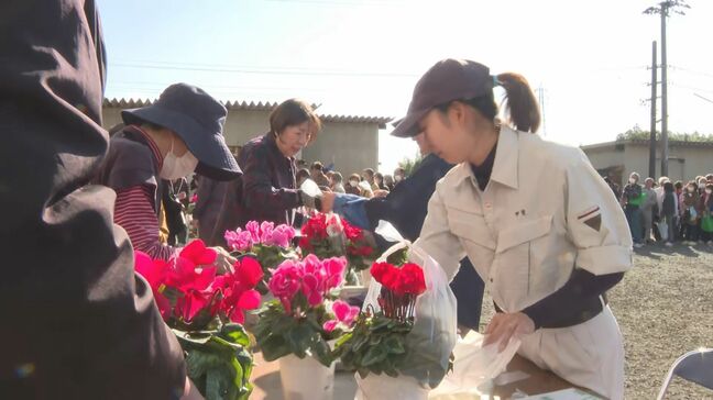 高校生が栽培した農産物の即売会　早朝から大行列　大分・日出町|TBS NEWS DIG