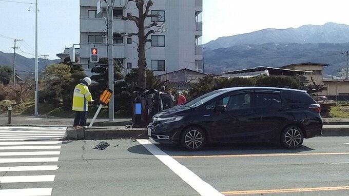 車がゴロリと横転...山形市白山で事故　30代女性が病院に搬送|TBS NEWS DIG