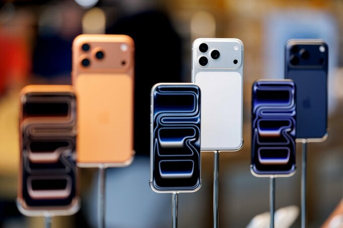 アップル、iPhone設計者に異例のボーナス－AI企業への人材流出に対抗