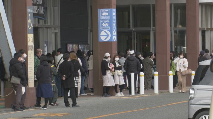 石川・かほく市のショッピングモールで火事 買い物客が一時避難 20代男性従業員を搬送|TBS NEWS DIG